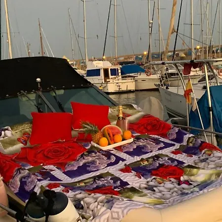 Alquiler De Barco 拉斯加莱塔斯